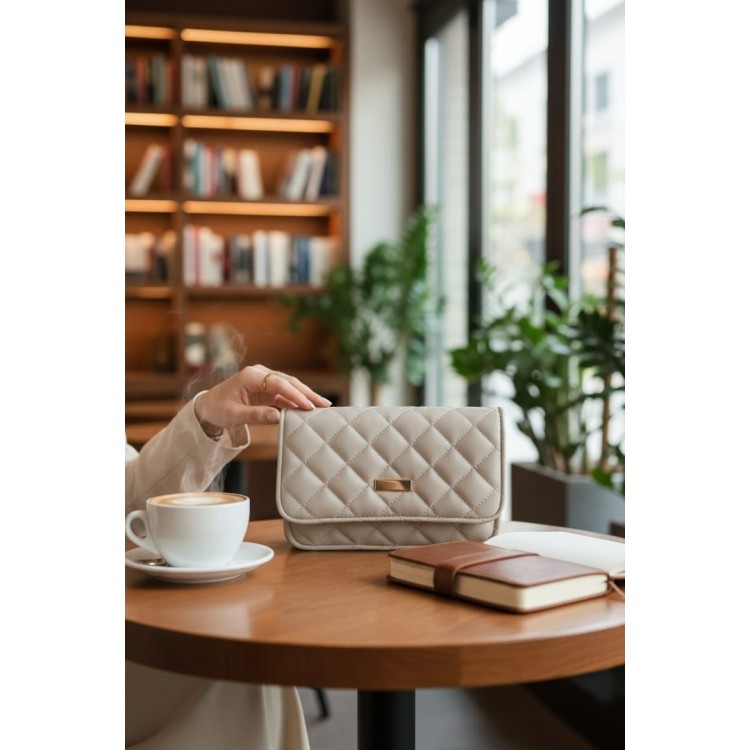 Kadın Kapitone Zincir Askılı Çapraz Çanta – Çok Gözlü, Kartlıklı, Fermuarlı Bölmeli